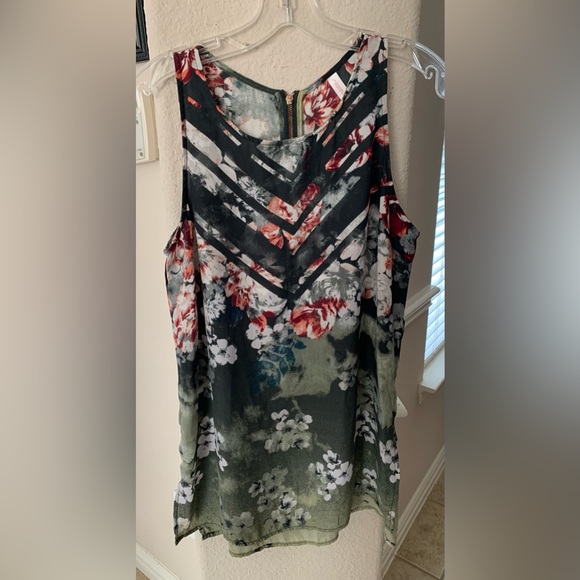 3 Medium tops. Good condition. (T5) - Picture 2 of 6